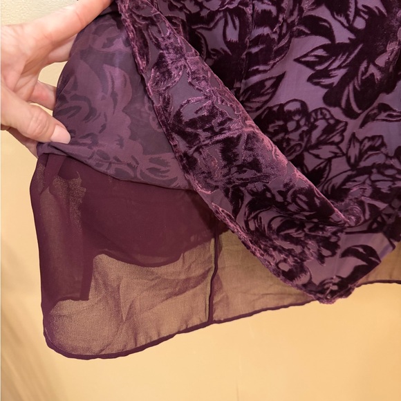White House Black Market Purple Floral Velvet Blouse - Picture 5 of 6